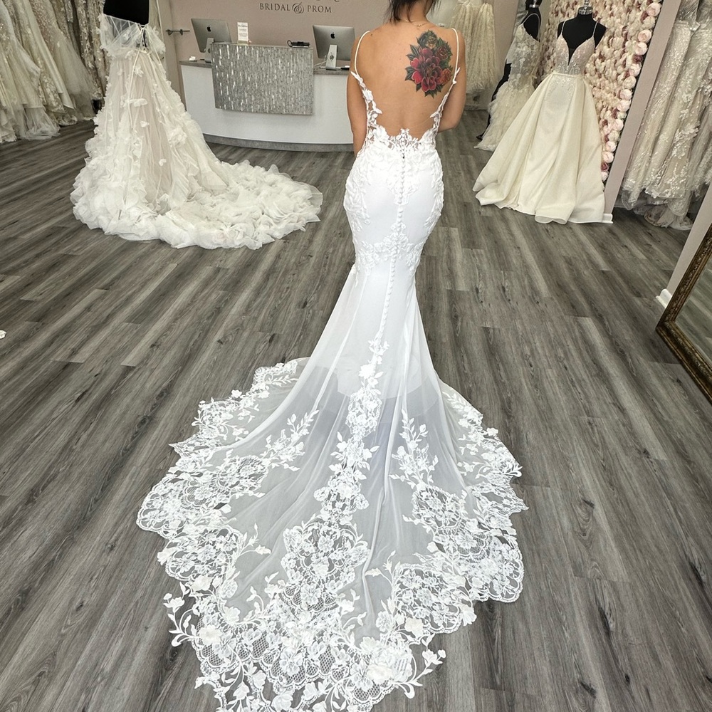 Elegant White Lace Wedding Dress